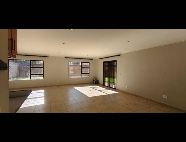 3 BEDROOM PROPERTY TO RENT IN FARRARMERE